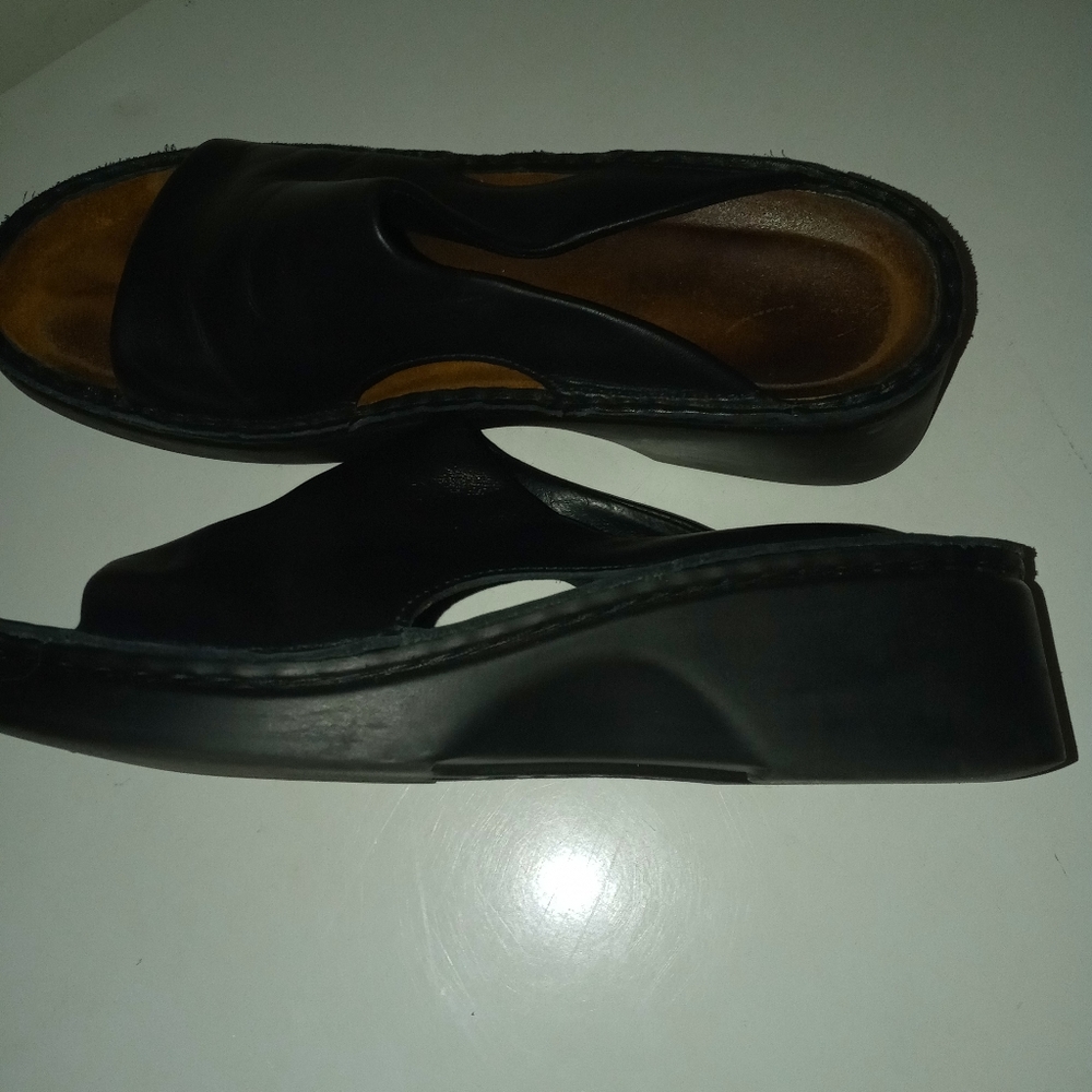 Sandals - Picture 3 of 3